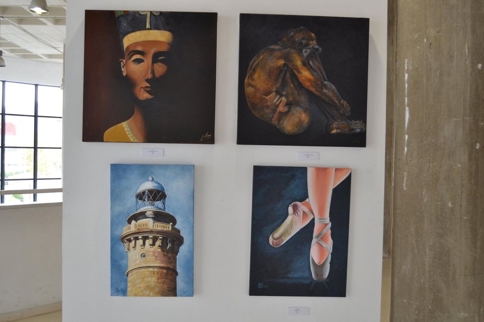 Retratos, faro y pintura de bailarina en la exposición del Luzzy