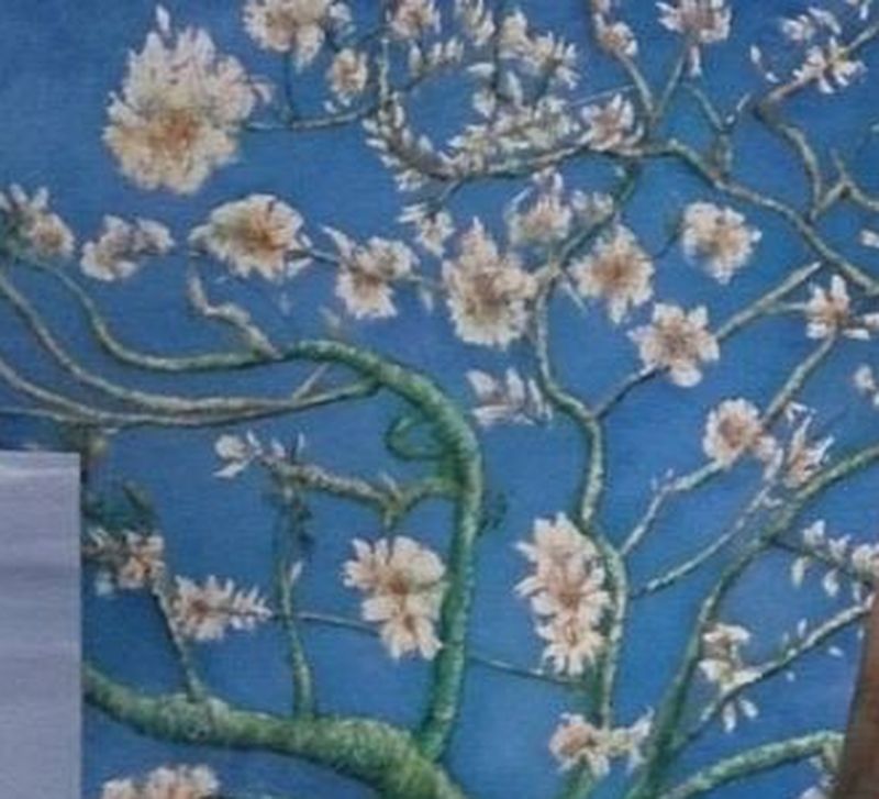 Cuadro en acrílico de ramas de almendro en flor sobre fondo azul